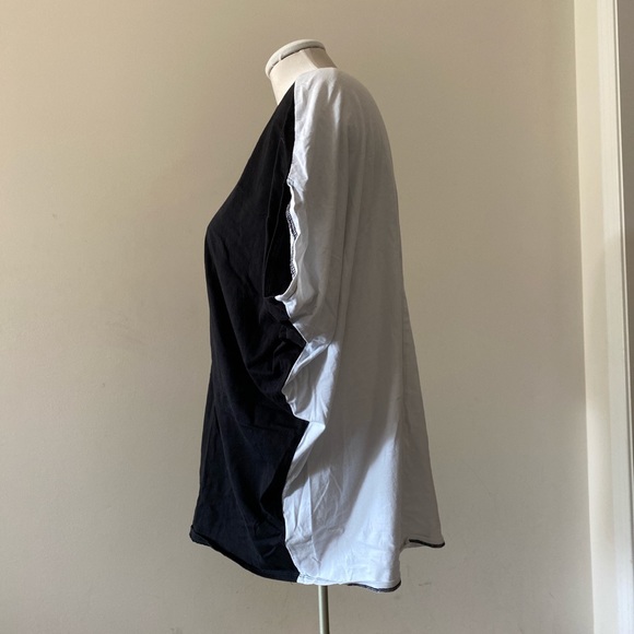 Monochrome blouse - Picture 3 of 3